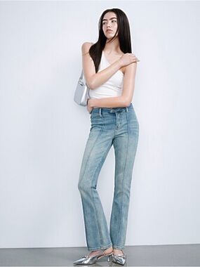 Simons Light Wash Two-button Waist Bootcut Jeans